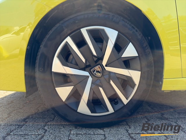 208 Active . Klima, Radio DAB, SHZ, PDC, AppleCarplay/Android