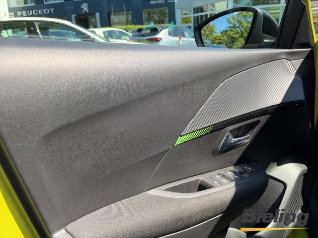 208 Active . Klima, Radio DAB, SHZ, PDC, AppleCarplay/Android