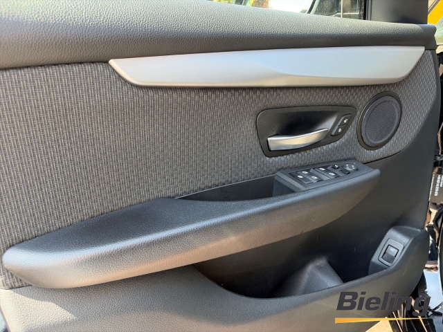 220 Active Tourer i 2.0 Advantage, Elektr. Heckklappe, AHK, LED, SH
